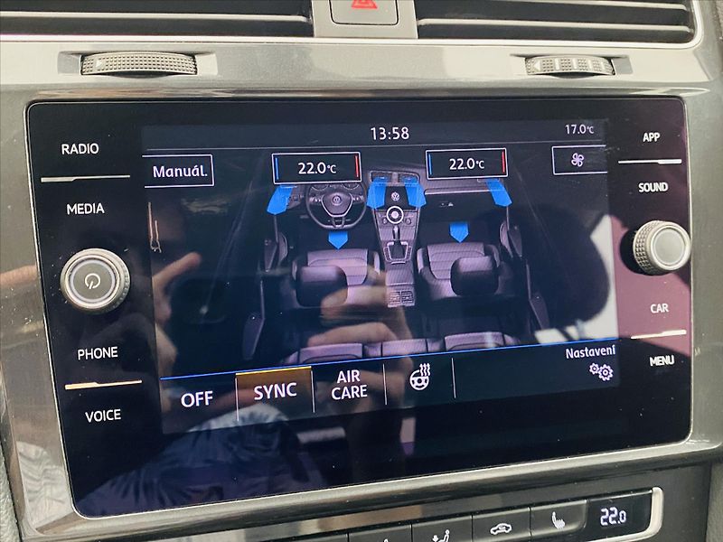 Volkswagen Golf 1,6 TDI 85kW LED Comfortline - fotka 18 z 26