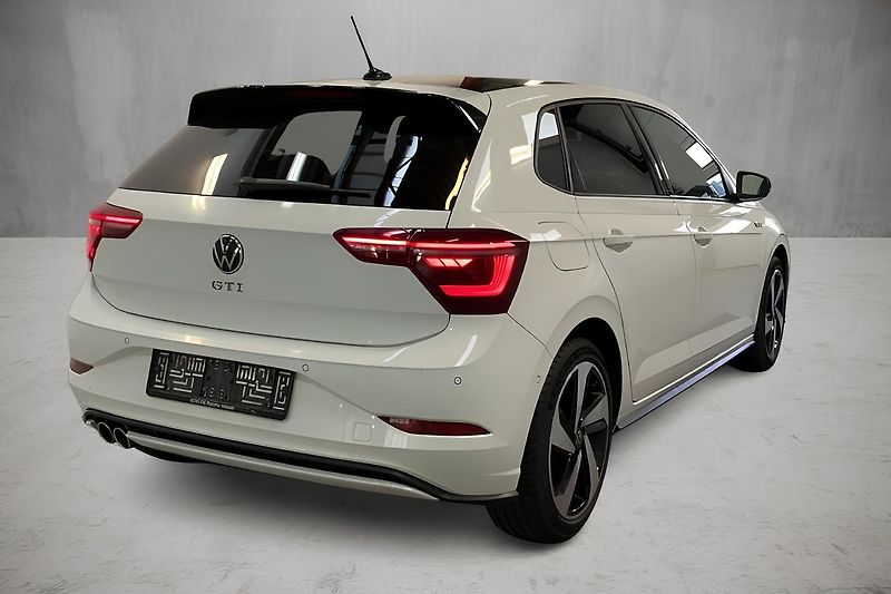 Volkswagen Polo GTI 2.0TSI DSG 152kW DPH 1.Maj - fotka 2 z 5