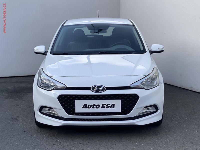 Hyundai i20 (2015) 1.2i, ČR, Klima - fotka 2 z 15