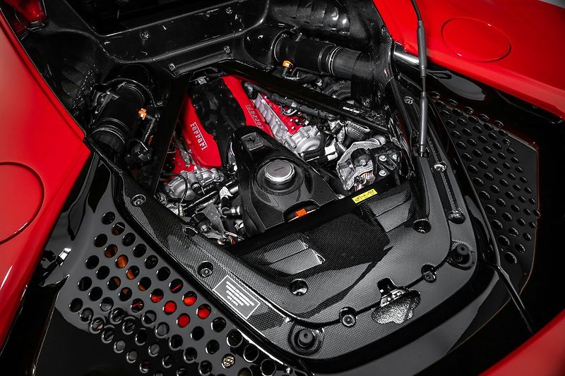 Ferrari SF90 Lift, karbon, metalíza - fotka 19 z 36