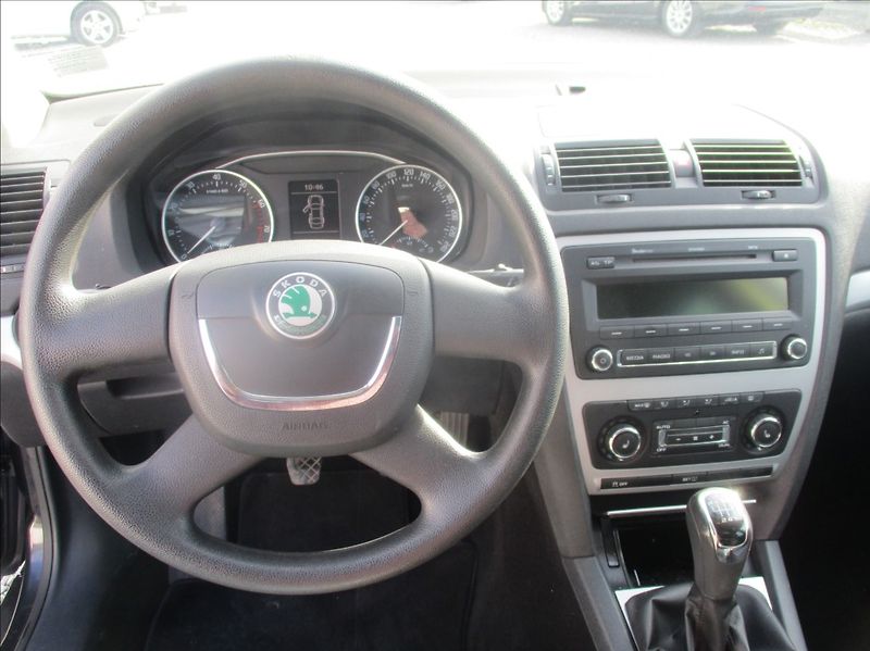 Škoda Octavia 1,4 TSI, serviska,tažné,1.maj, - fotka 14 z 32