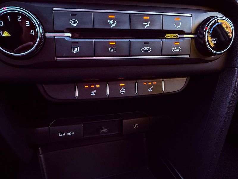 Kia Ceed 1.5 T-GDi Exclusive, ČR - fotka 21 z 28