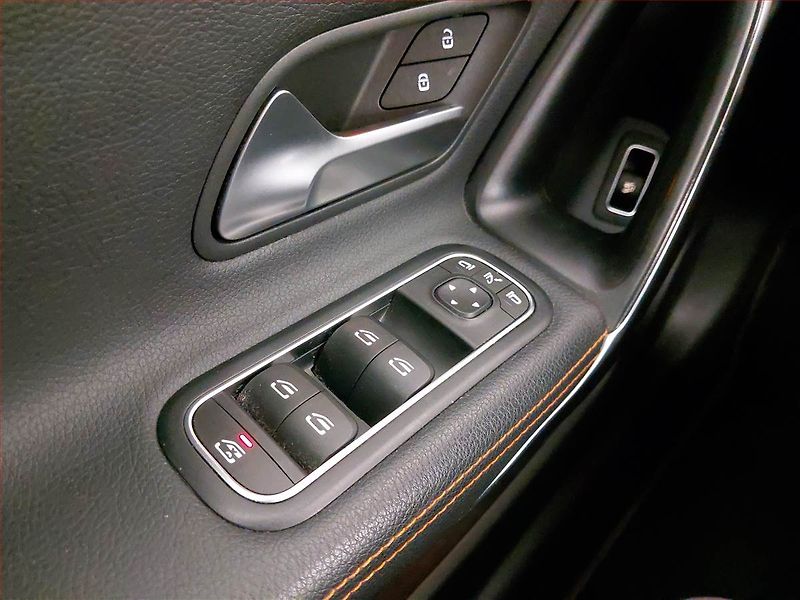 Mercedes-Benz CLA (2019) AMG Paket 200 d - fotka 15 z 19