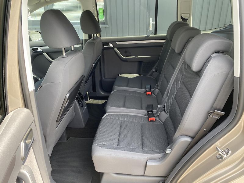Volkswagen Touran 1.2 TSI 77kW-CLIMATRONIC-NAVI - fotka 29 z 41