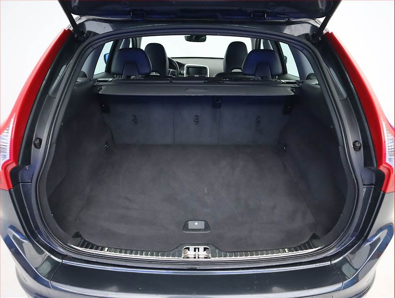 Volvo XC60 (2017) D3, Automat, Serv.kniha, Kůže - fotka 14 z 21