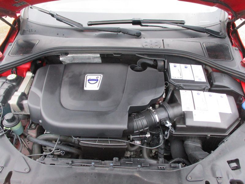 Volvo V60 (2011) combi 2,0 D  servis Volvo - fotka 11 z 13