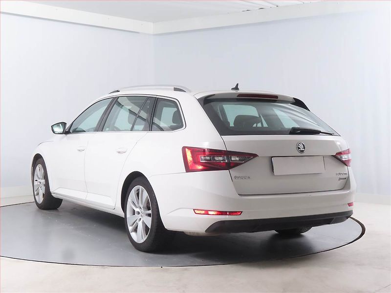 Škoda Superb (2016) Style 2.0 TDI, Navi, Xenony - fotka 4 z 21