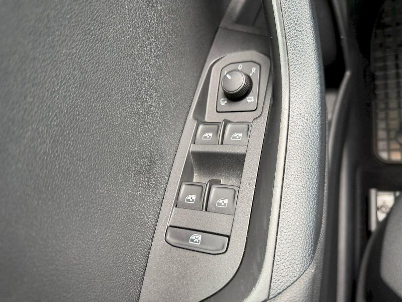 Škoda Karoq (2019) 1.5 TSI 110kW SportLine - fotka 10 z 35