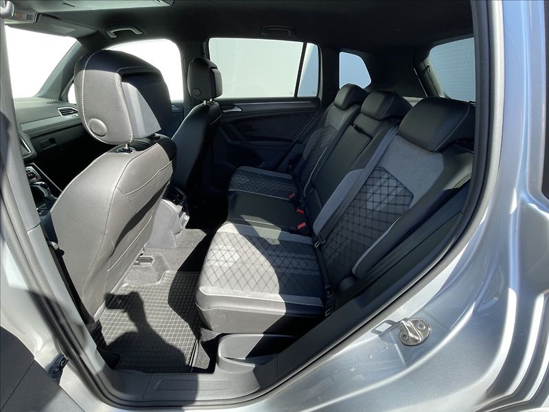 Volkswagen Tiguan 2,0 TDI 4Mot DSG R-Line Matrix - fotka 15 z 23