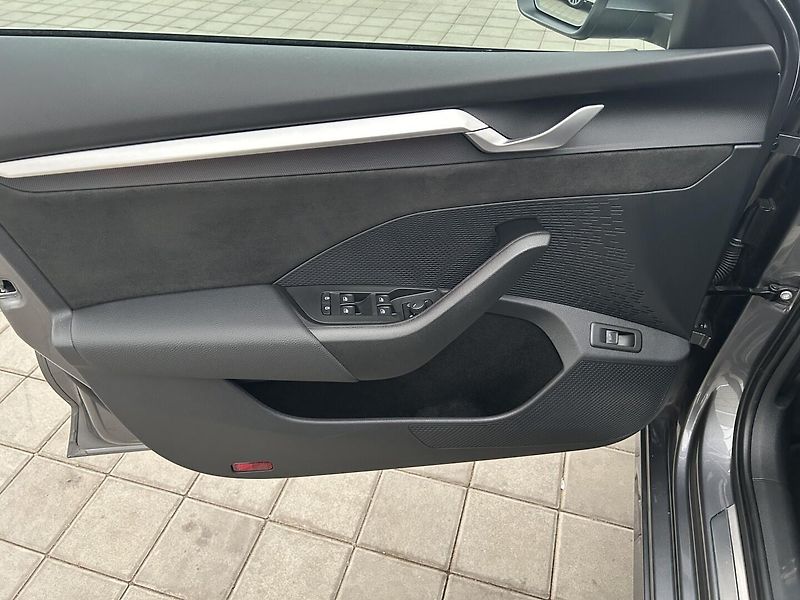 Škoda Octavia 2.0 TDI Top selection - fotka 6 z 25
