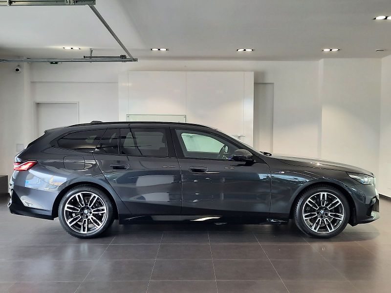 BMW Řada 5 (2025) 520d xDrive Touring M Sport - fotka 5 z 15
