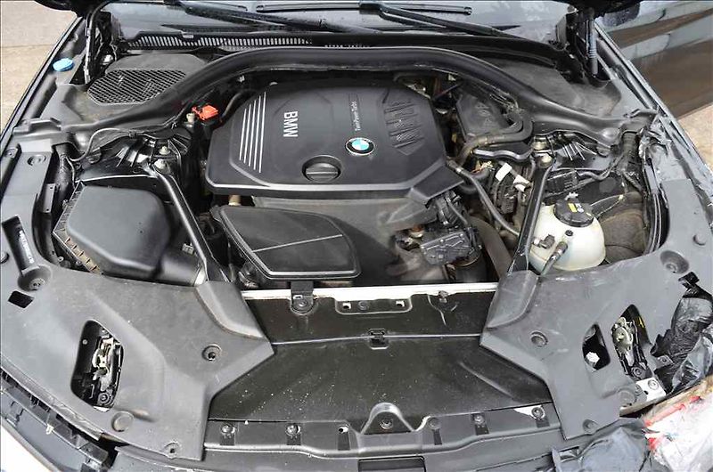 BMW Řada 5 (2017) 520D - fotka 9 z 20