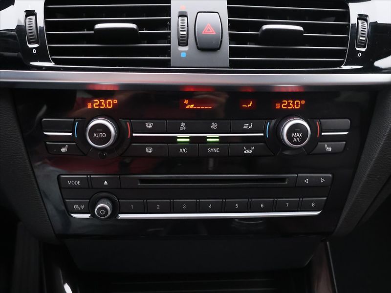 BMW X3 2,0 xDrive20i 135kW X-line DPH - fotka 22 z 32