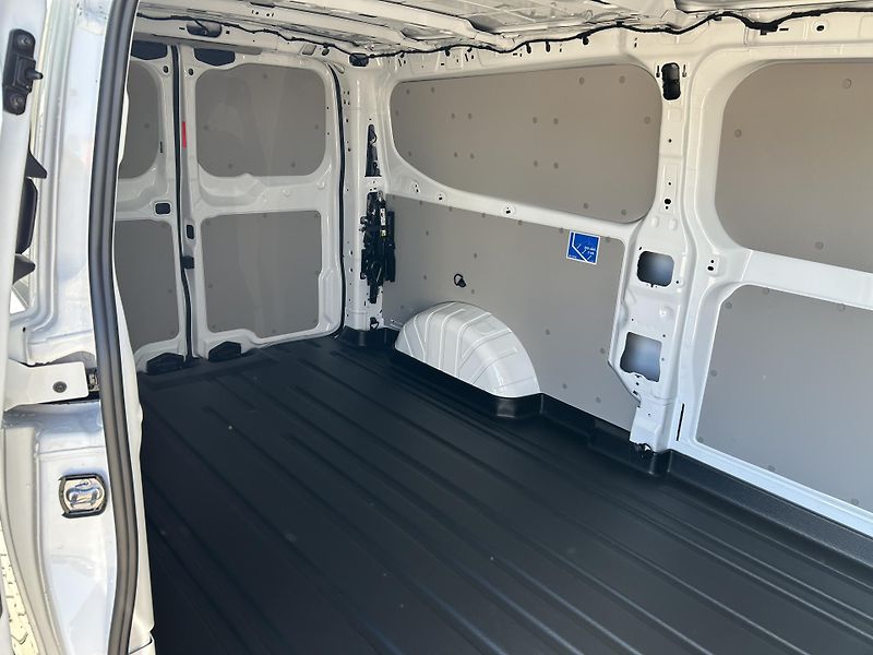 Ford Transit Custom 2.0 EcoBlue Trend 320 L2 100kW - fotka 9 z 32