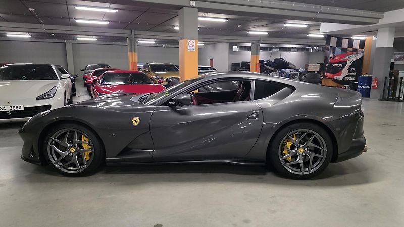 Ferrari 812 (2020) 2roky ZÁRUKA plný SERVIS - fotka 7 z 15