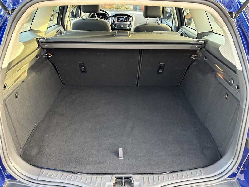 Ford Focus 1,5 TDCI 88kW Titanium - fotka 11 z 38