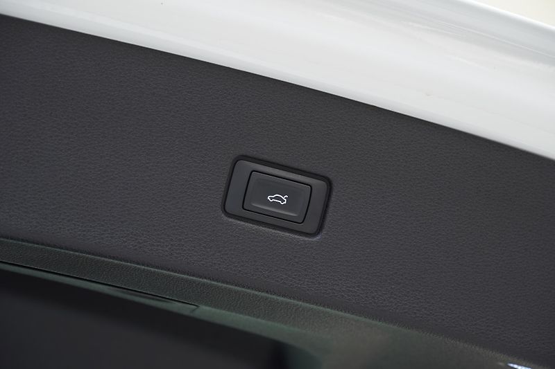 Audi Q8 55TFSI,25TKM,ZÁRUKA 2027,ČR, - fotka 11 z 35