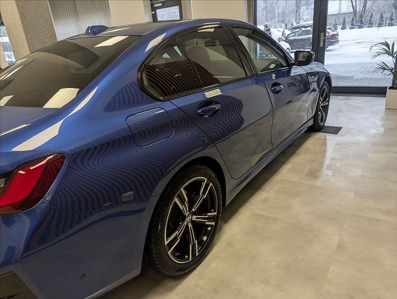 BMW Řada 3 320 i xDrive - fotka 10 z 31