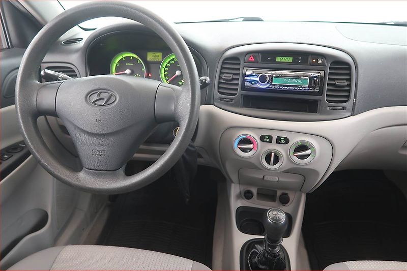 Hyundai Accent (2009) 1.5 CRDi, po STK - fotka 7 z 14