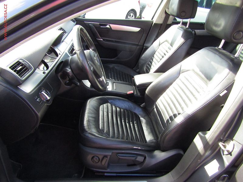 Volkswagen Passat (2012) 2.0 TDi, DSG, kůže, panor. - fotka 9 z 23