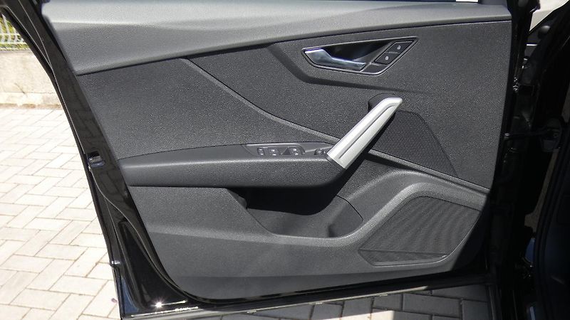 Audi Q2 1,0 TFSI Advanced - fotka 8 z 24