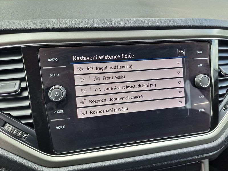 Volkswagen T-Roc (2022) 1.5 TSI DSG Style 110kW ZÁRUKA - fotka 23 z 30