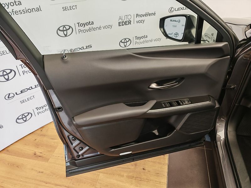Lexus UX 300h 300h 4x2 F Sport Design - fotka 22 z 40