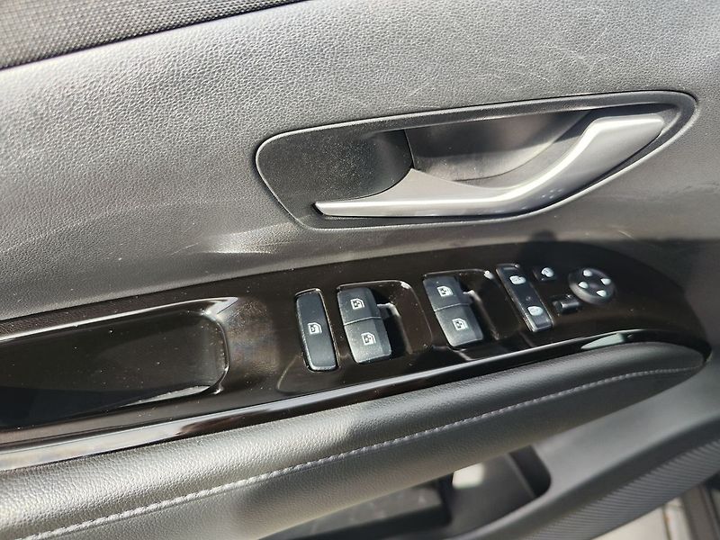 Hyundai Tucson 1.6 T-GDI/110kW Smart DCT MHEV - fotka 28 z 31