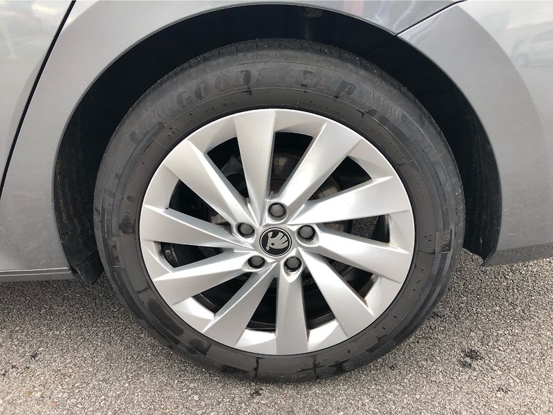 Škoda Octavia 1.5 TSi TOP SELECTION - fotka 14 z 30
