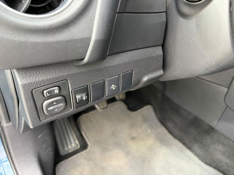 Toyota Auris 1.6 Valvematic Active - fotka 13 z 24