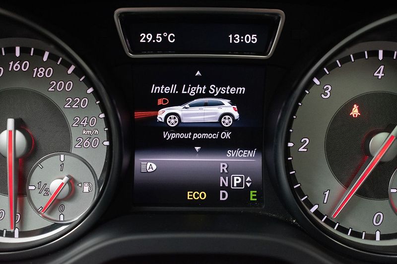 Mercedes-Benz GLA 220d 4MATIC*HARMAN*KAMERA*ČR 1 - fotka 26 z 41