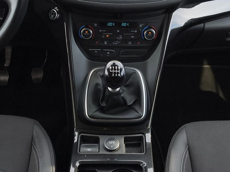 Ford Kuga (2018) TITANIUM 88kW, ČR, 1. Maj., Se - fotka 20 z 23