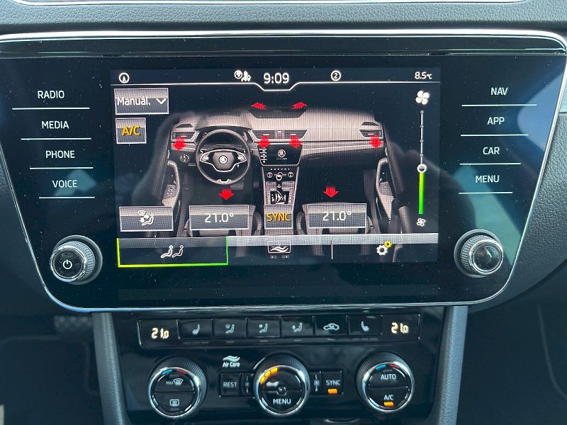 Škoda Superb (2023) 2.0 TDI 110kW DSG Style Busine - fotka 21 z 35