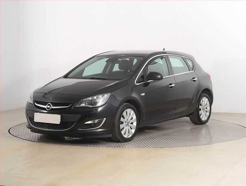 Opel Astra (2012) 1.4 T, Xenony, Tempomat - fotka 2 z 17