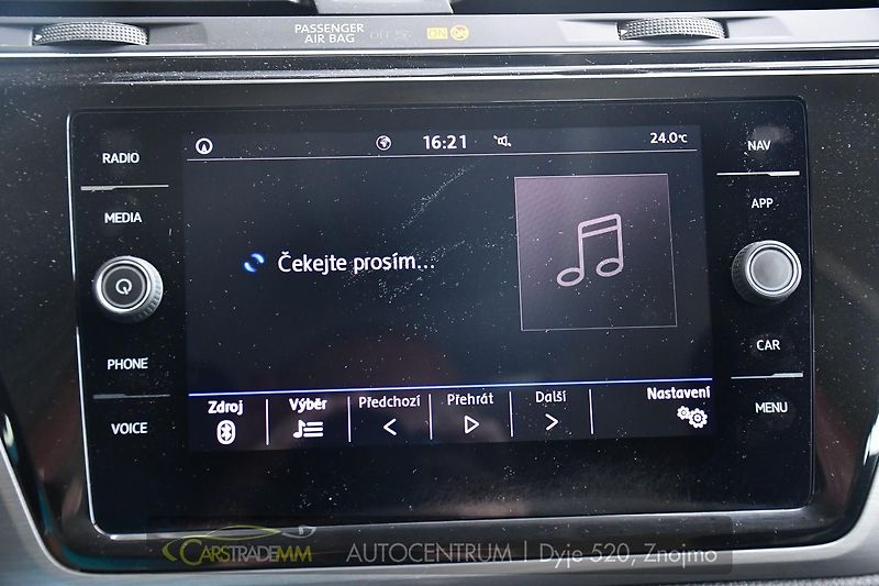 Volkswagen Touran 2.0TDi DSG TAŽNÉ 2xKOLA  - fotka 38 z 52