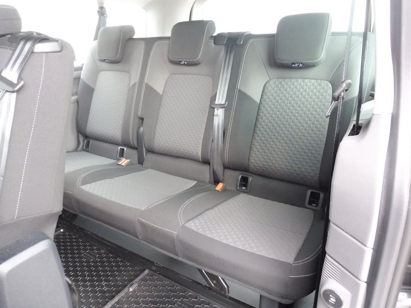 Volkswagen Caravelle (2025) Life DR 2,0 TDI 110kW 8AT - fotka 22 z 29