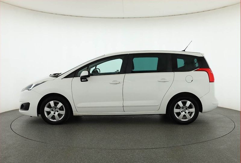 Peugeot 5008 (2014) 2.0 HDI, 7 míst, Serv.kniha - fotka 3 z 16