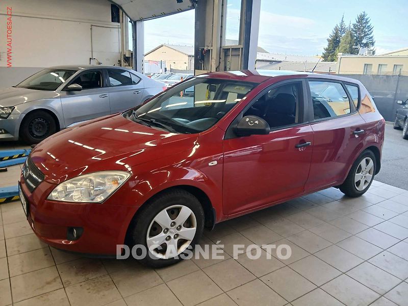 Kia Ceed (2009) 1.4i, ČR, AC, el. výbava - fotka 1 z 3