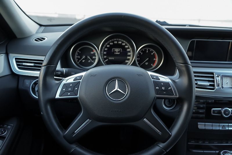 Mercedes-Benz Třídy E 200 cdi EXECUTIVE - fotka 20 z 30
