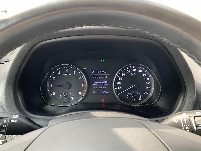 Hyundai i30 WG COMFORT 1.0 T-GDI 88kW DCT - fotka 18 z 25