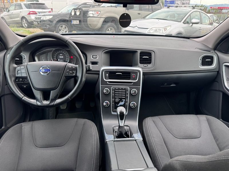 Volvo V60 (2016) D2 2,0D 88 KW TAŽNÉ - fotka 21 z 48