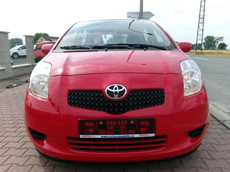 Toyota Yaris (2006) 1,0 VTT-i KLIMA - fotka 3 z 25