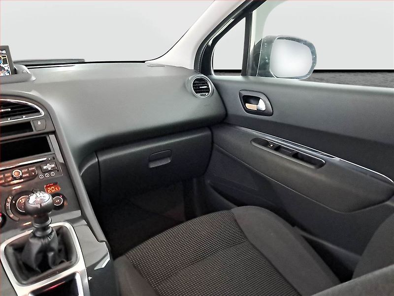 Peugeot 5008 (2016) 1.6 BlueHDi, 7 míst, Navi - fotka 8 z 22