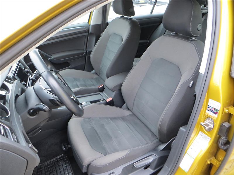 Volkswagen Golf 1,0 TSI 85kW Comfortline DSG - fotka 14 z 24