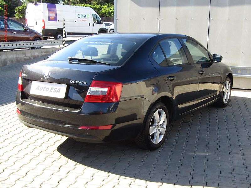 Škoda Octavia (2015) 1.2 TSi, ČR, STK2/28 - fotka 4 z 16