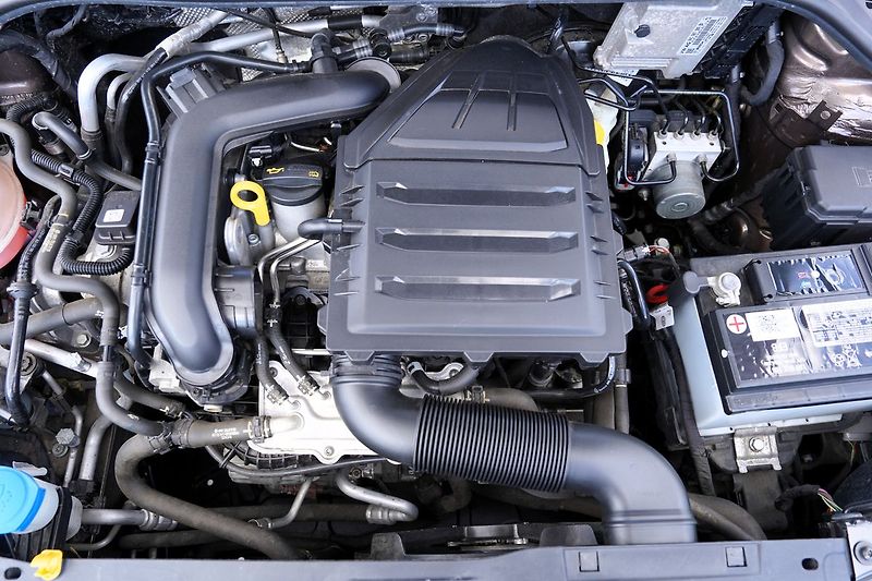 Škoda Fabia 1.0 TSI 81kW ČR/Al.kola/klima - fotka 10 z 38