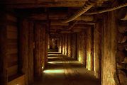 Podzemní chodby nepůsobí stísněným dojmem. Ale nic pro toho, kdo potřebuje vidět otevřenou oblohu kdykoliv se mu zachce.
