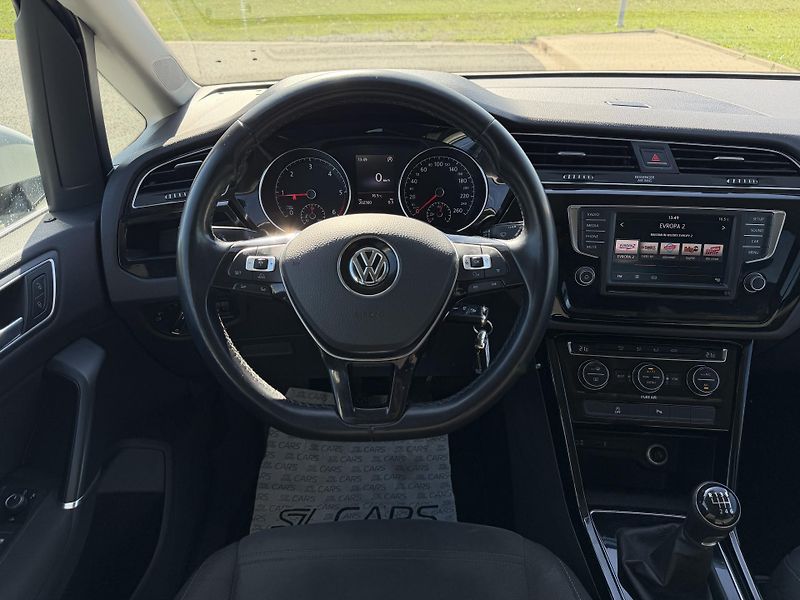 Volkswagen Touran 2.0 TDI HIGHLINE TAŽNÉ ROZVODY - fotka 13 z 41