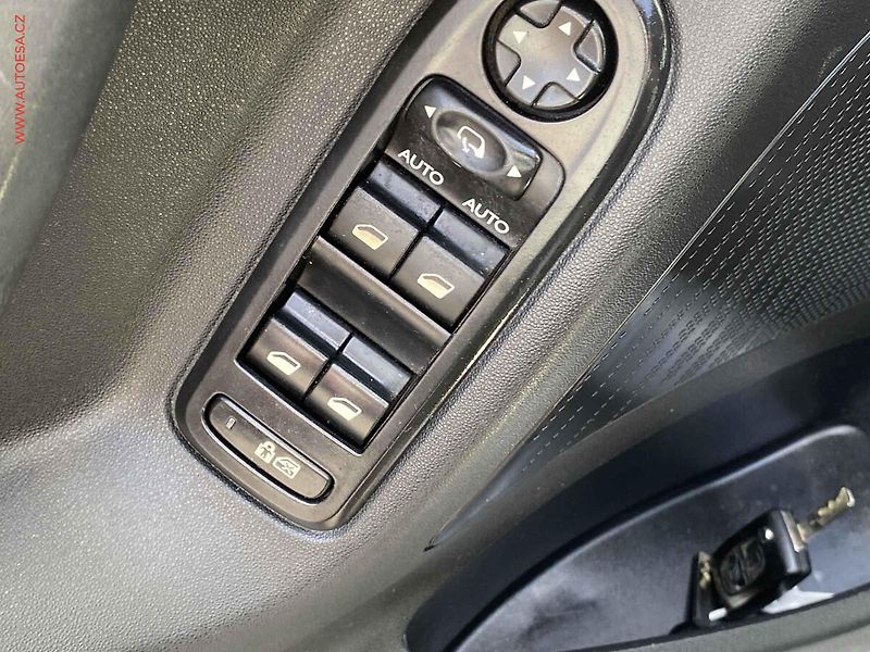 Citroën C3 (2011) 1.4i, ČR, AC, park. čidla, - fotka 11 z 17