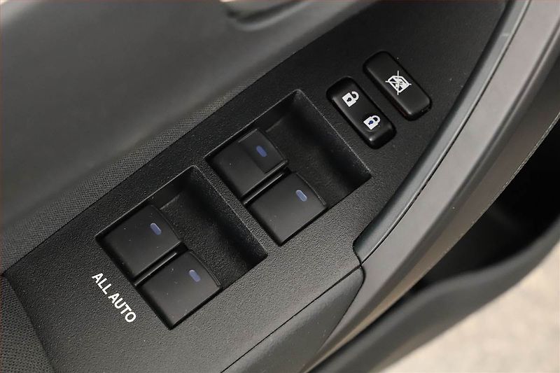 Toyota Corolla (2017) 1.6 Valvematic, Serv.kniha - fotka 14 z 17